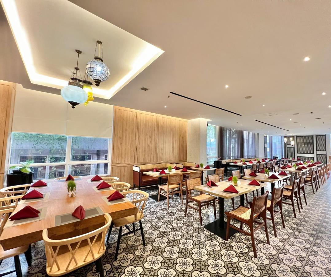 Grand Zuri Malioboro Hotel Jogjakarta Buitenkant foto