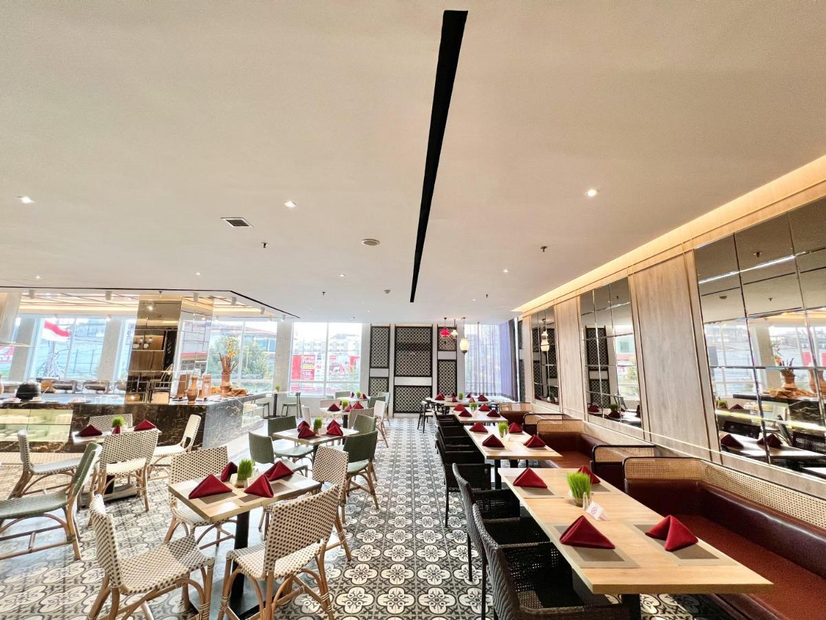 Grand Zuri Malioboro Hotel Jogjakarta Buitenkant foto