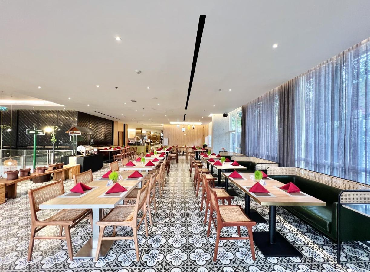Grand Zuri Malioboro Hotel Jogjakarta Buitenkant foto
