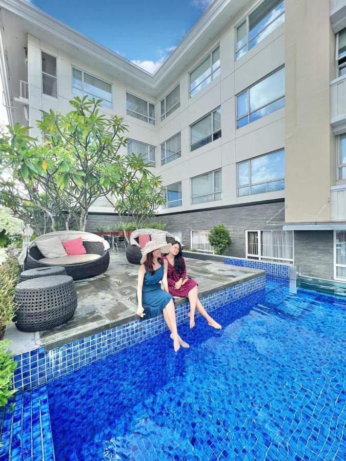 Grand Zuri Malioboro Hotel Jogjakarta Buitenkant foto
