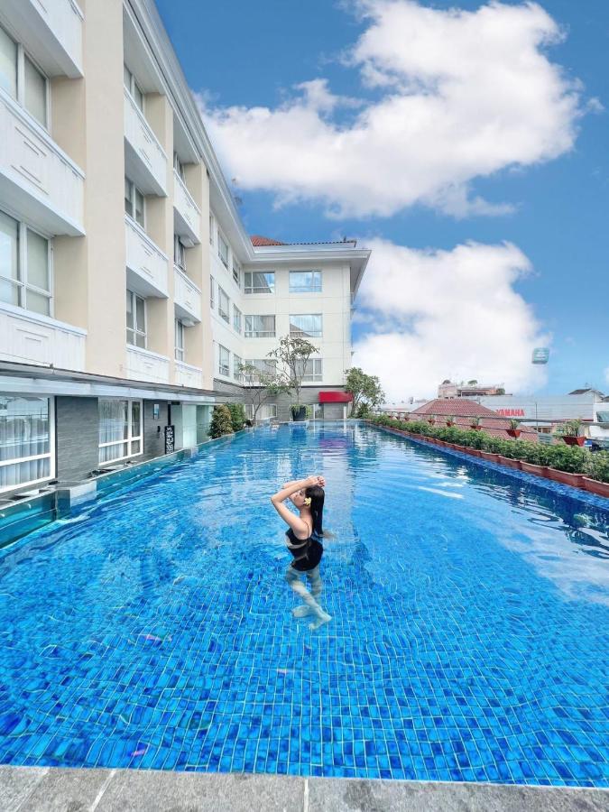 Grand Zuri Malioboro Hotel Jogjakarta Buitenkant foto
