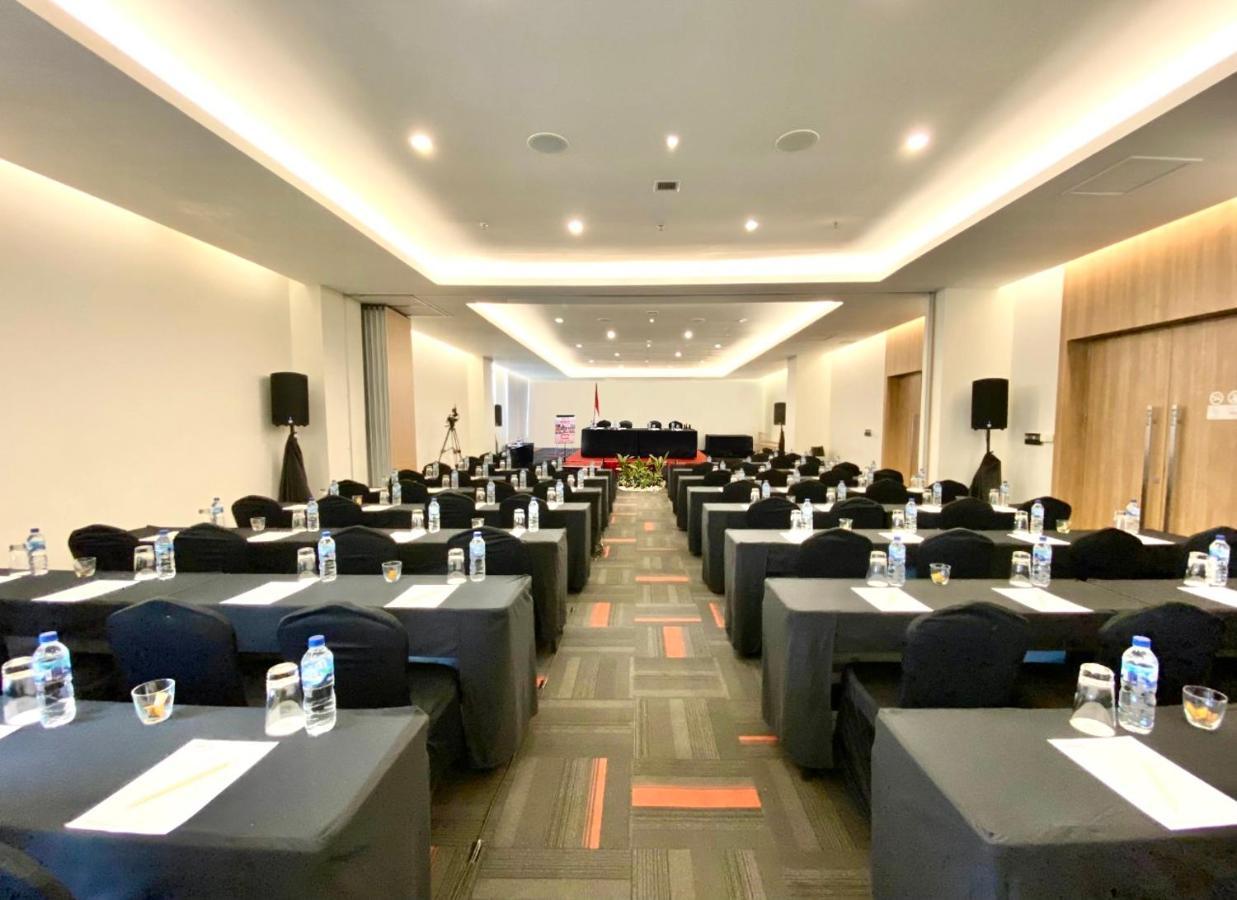 Grand Zuri Malioboro Hotel Jogjakarta Buitenkant foto
