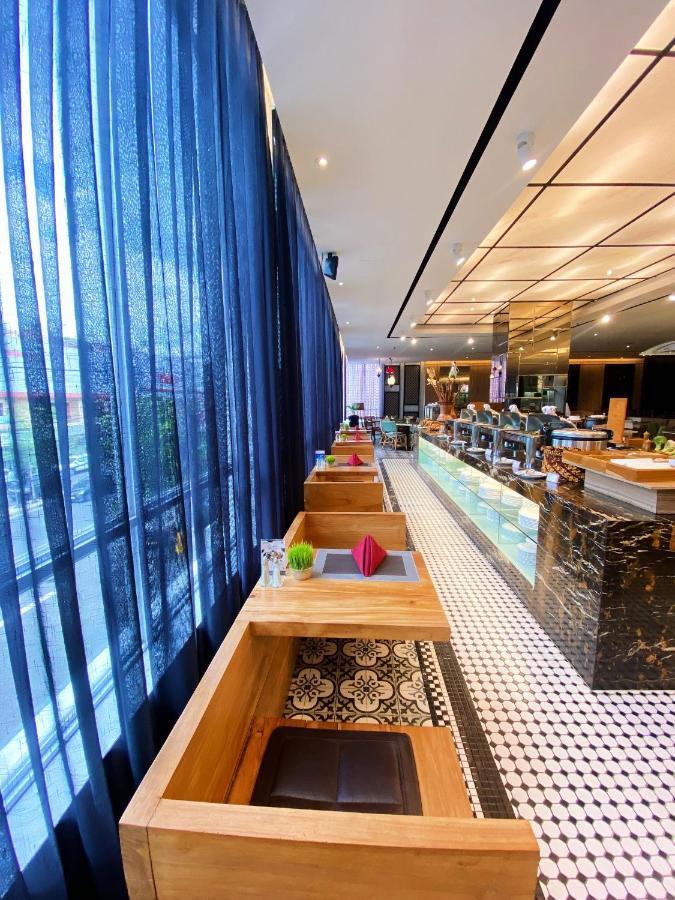 Grand Zuri Malioboro Hotel Jogjakarta Buitenkant foto