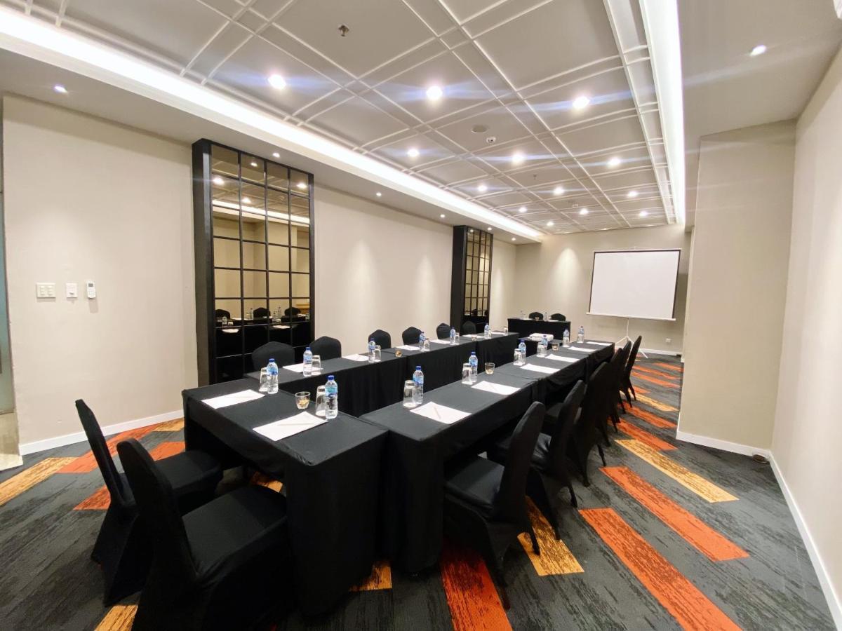 Grand Zuri Malioboro Hotel Jogjakarta Buitenkant foto