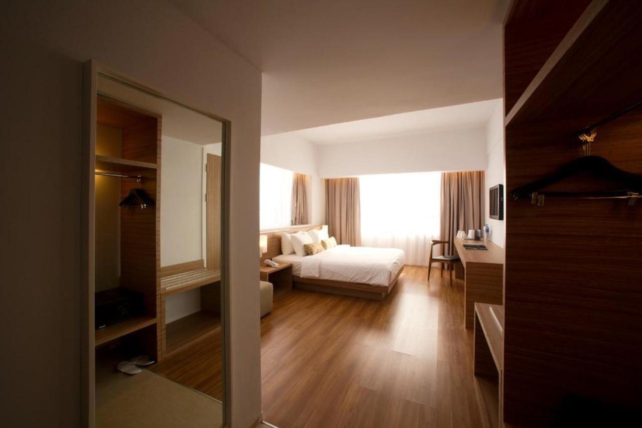 Grand Zuri Malioboro Hotel Jogjakarta Buitenkant foto