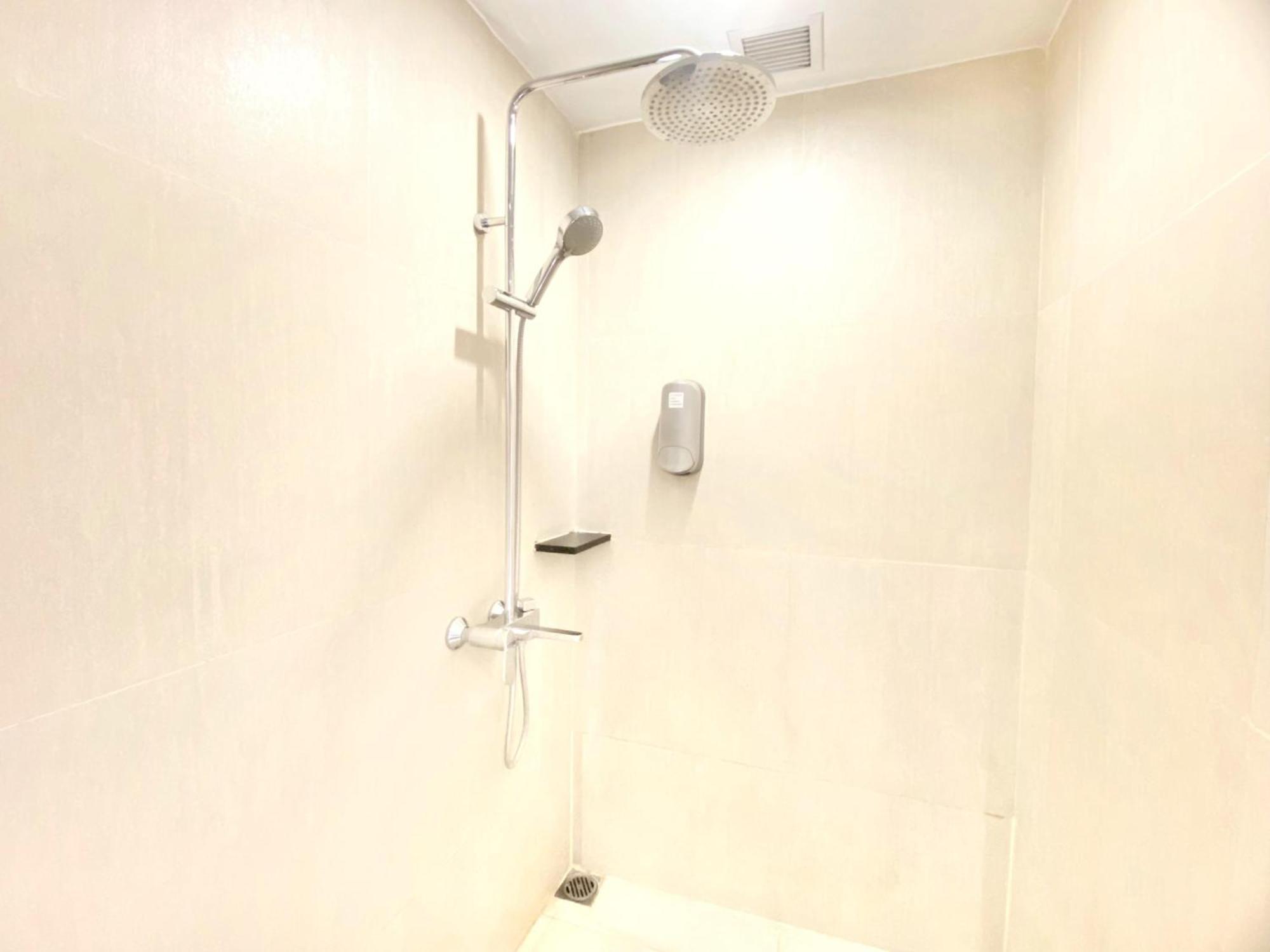 Grand Zuri Malioboro Hotel Jogjakarta Buitenkant foto