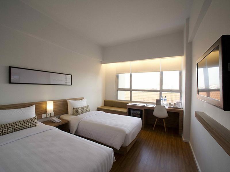 Grand Zuri Malioboro Hotel Jogjakarta Buitenkant foto