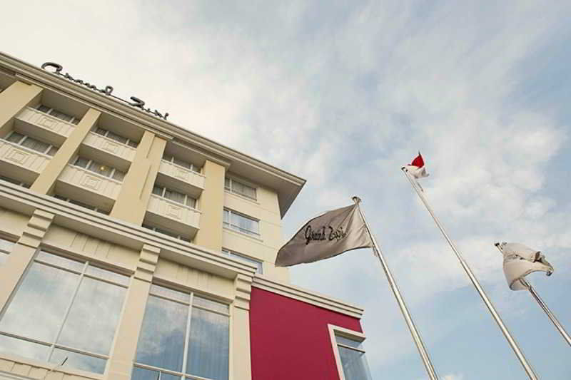 Grand Zuri Malioboro Hotel Jogjakarta Buitenkant foto
