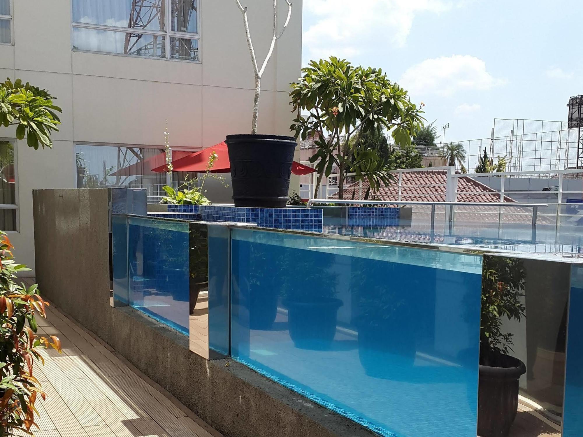 Grand Zuri Malioboro Hotel Jogjakarta Buitenkant foto