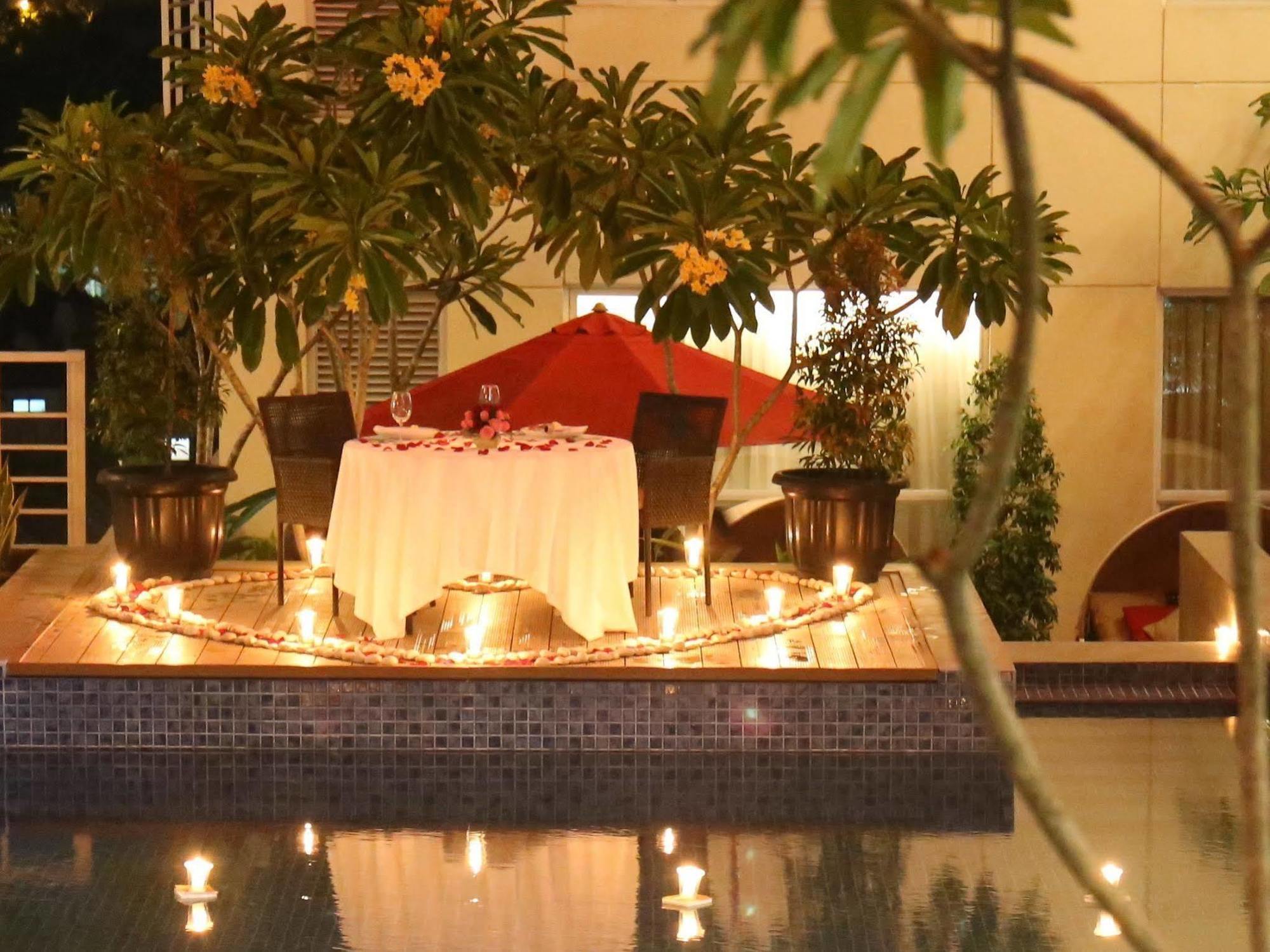 Grand Zuri Malioboro Hotel Jogjakarta Buitenkant foto