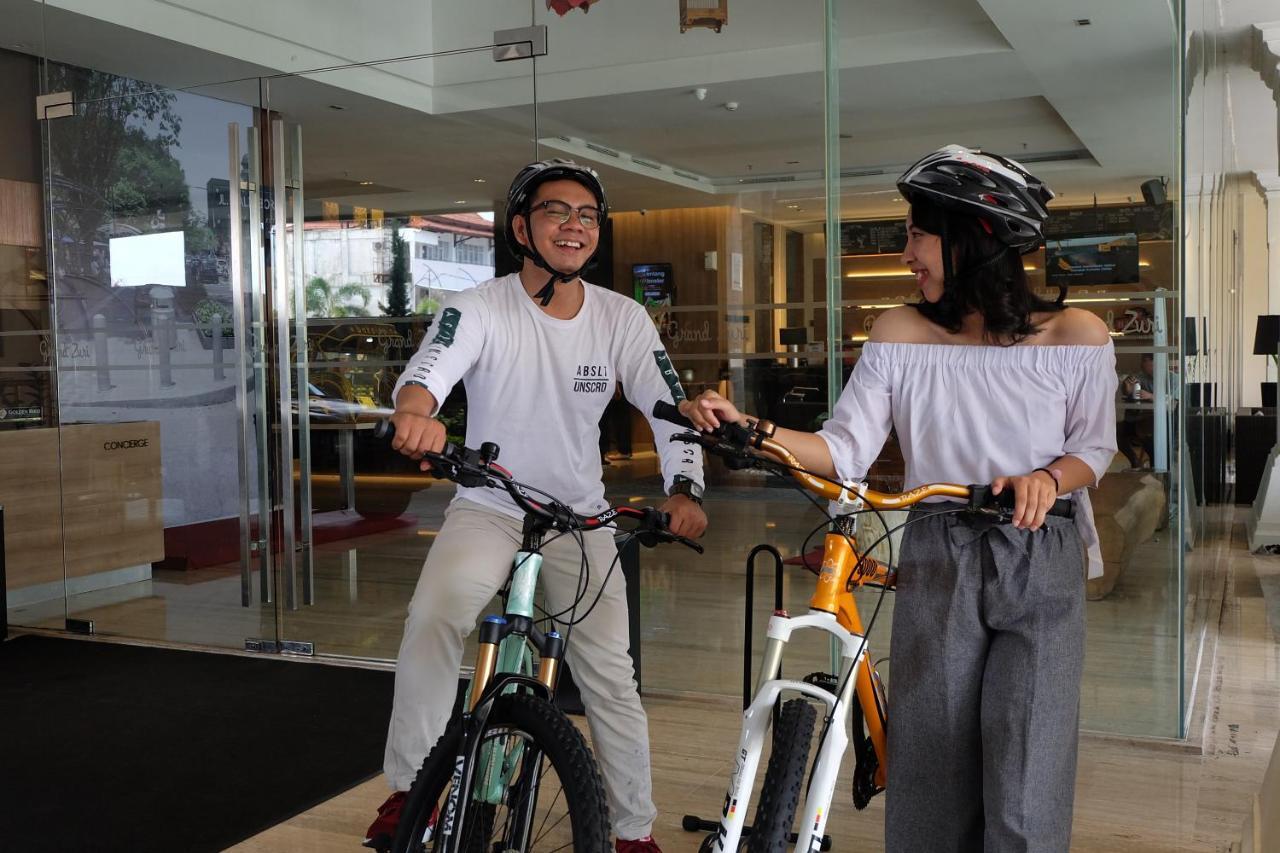 Grand Zuri Malioboro Hotel Jogjakarta Buitenkant foto
